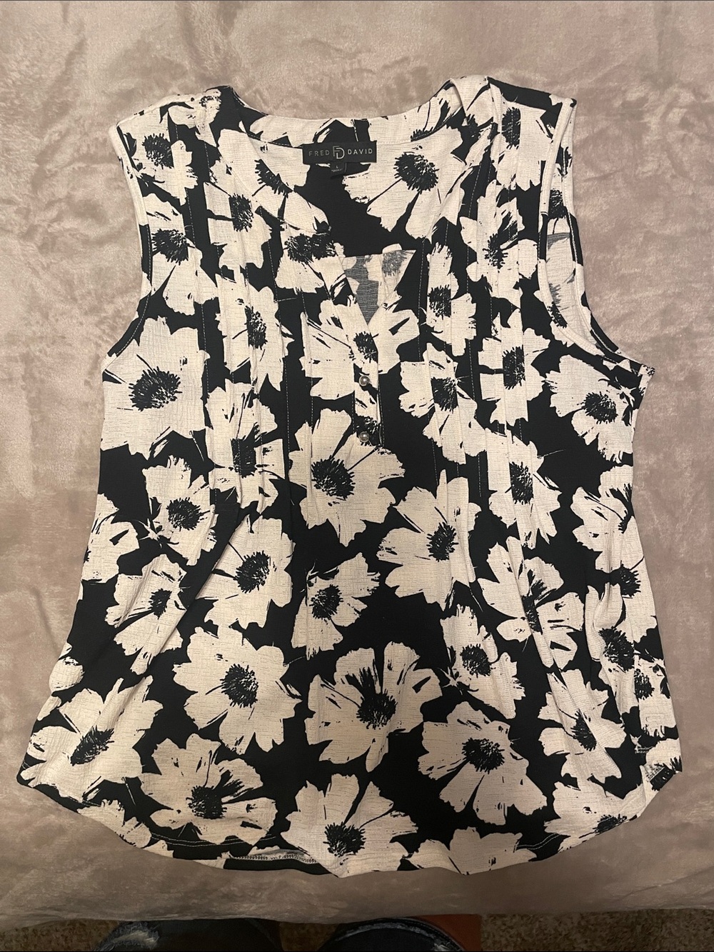 Fred David Black & White Floral V-Notch Sleeveless Top